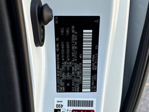 Certified 2024 Toyota Sienna XLE FWD image 29