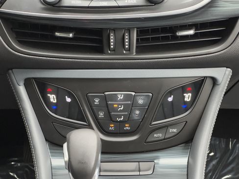 Used 2020 Buick Envision Essence image 24