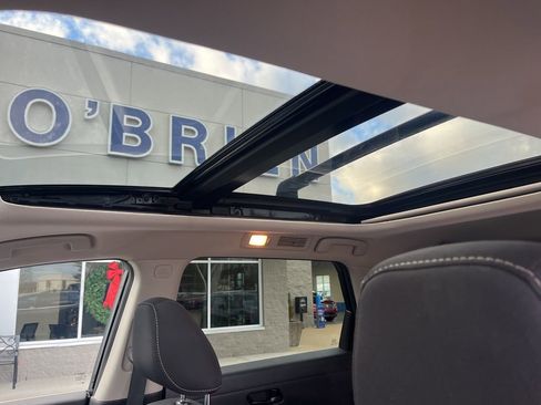 Used 2023 Nissan Pathfinder SV w/ SV Premium Package image 18