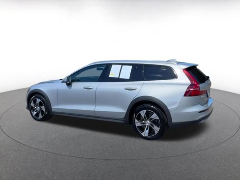 Used 2025 Volvo V60 B5 Cross Country Plus image 10