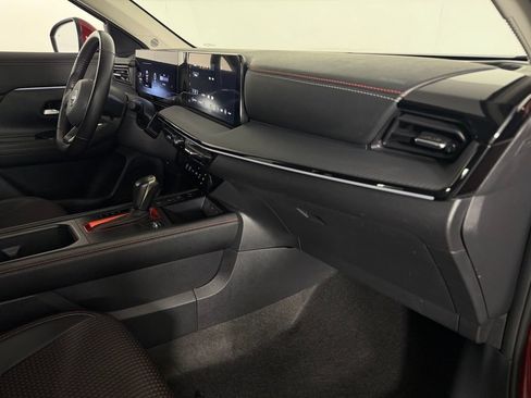 Used 2025 Nissan Kicks SR FWD image 28