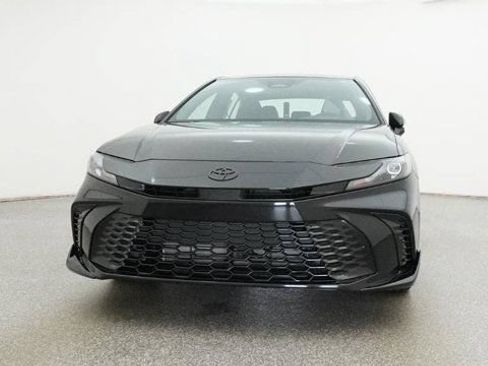 New 2026 Toyota Camry Hybrid FWD image 30