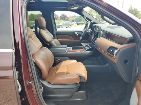 Used 2023 Lincoln Navigator Reserve AWD/4WD image 9