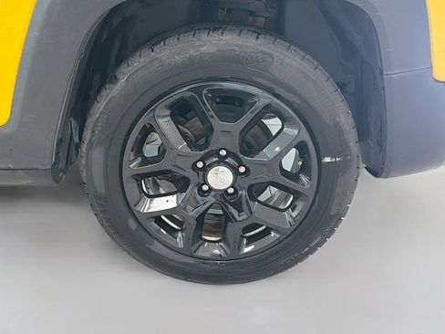 Used 2018 Jeep Renegade Latitude image 20