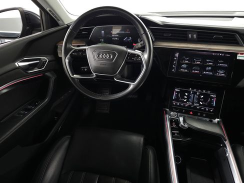 Used 2019 Audi e-tron Prestige w/ Prestige Package image 16
