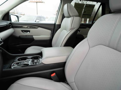 Used 2025 Honda Pilot Elite image 10