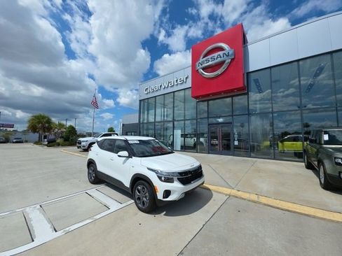 Used 2026 Kia Seltos LX FWD image 1