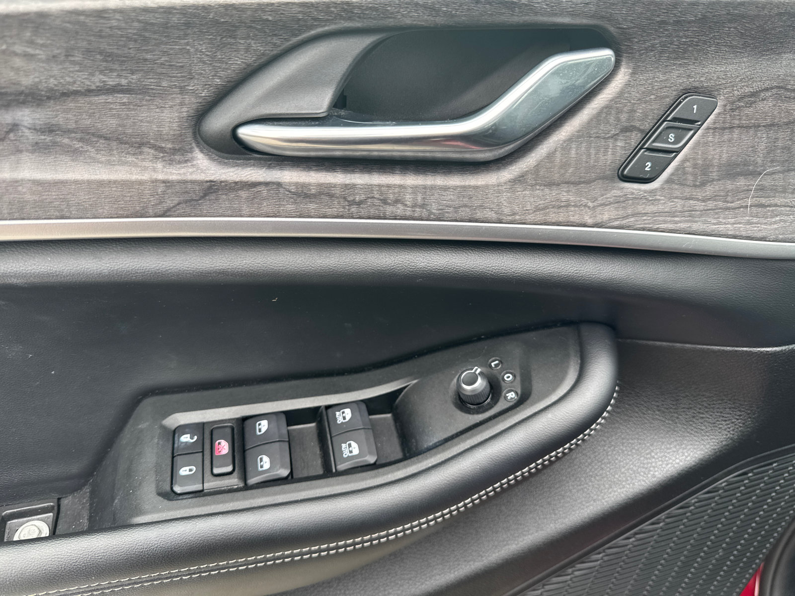 Used 2025 Jeep Grand Cherokee Limited AWD/4WD image 13