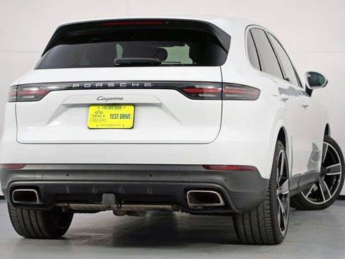 Used 2023 Porsche Cayenne w/ Premium Package image 5