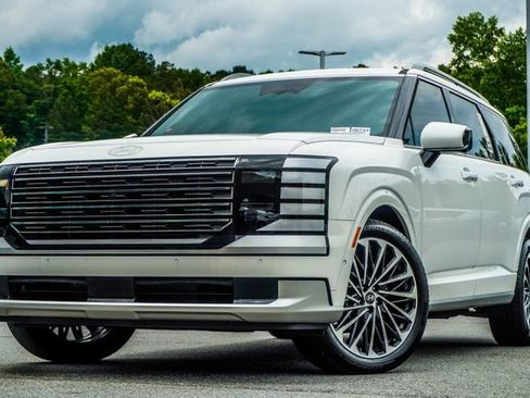 Used 2026 Hyundai Palisade Calligraphy FWD image 1