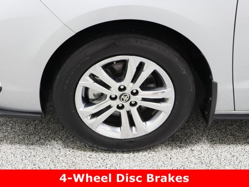 Used 2023 Toyota Sienna XSE image 11