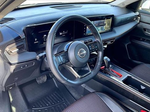 Used 2025 Nissan Kicks SR w/ SR Premium Package image 11