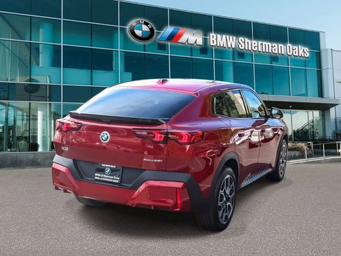 Used 2025 BMW X2 xDrive28i AWD/4WD image 4