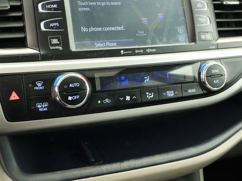 Used 2016 Toyota Highlander Limited FWD image 27