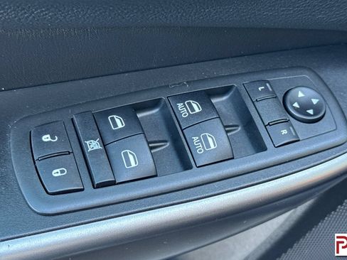 Used 2020 Jeep Cherokee Latitude Plus w/ Cold Weather Group AWD/4WD image 12
