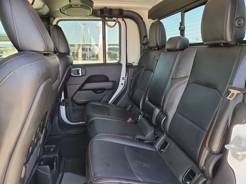 Used 2023 Jeep Gladiator Mojave AWD/4WD image 8