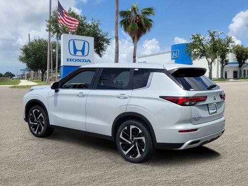 Used 2024 Mitsubishi Outlander SE AWD/4WD image 5