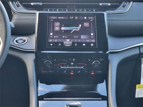 New 2025 Jeep Grand Cherokee Altitude image 26