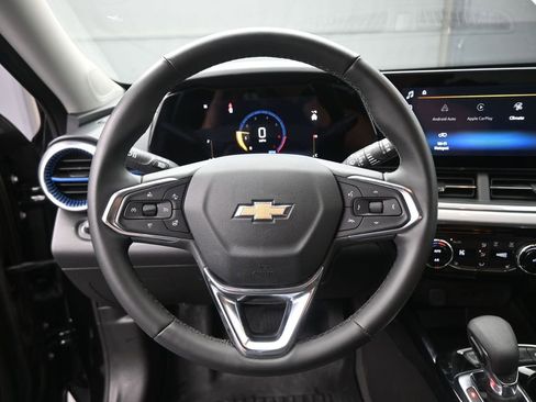 Used 2024 Chevrolet Trax LT w/ Driver Confidence Package FWD image 32