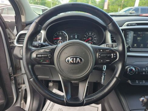 Used 2017 Kia Sorento FWD w/ LX Convenience Package image 14