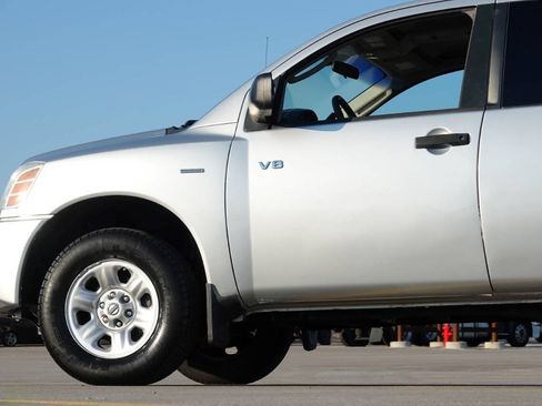Used 2004 Nissan Titan XE w/ (PRF) Preferred Pkg AWD/4WD image 12