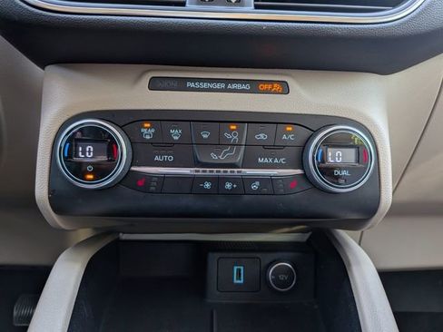 Used 2020 Ford Escape Titanium FWD image 22