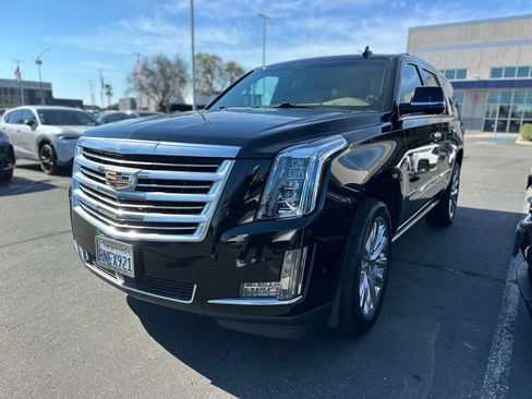 Used 2019 Cadillac Escalade Platinum image 3