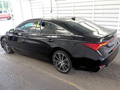 Used 2019 Toyota Avalon Touring FWD image 3