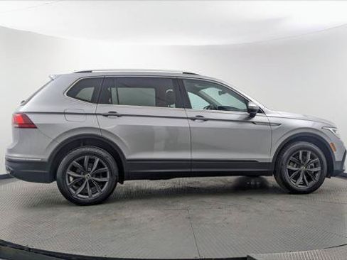 Used 2023 Volkswagen Tiguan SE FWD image 9