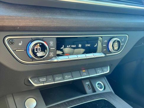 Used 2024 Audi Q5 2.0T Premium w/ Convenience Package image 30