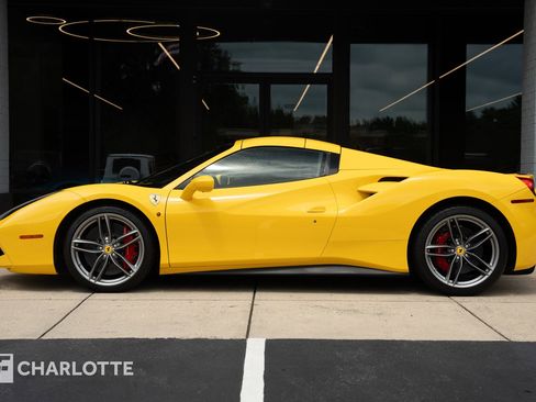 Used 2017 Ferrari 488 Spider image 8