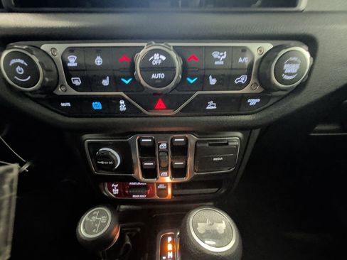 Used 2024 Jeep Wrangler Unlimited AWD/4WD image 23