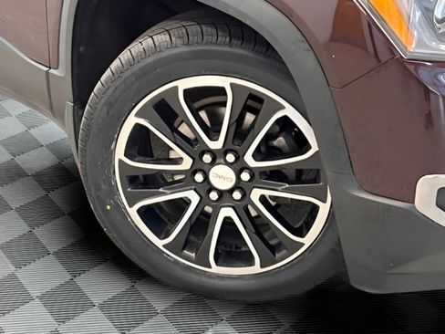 Used 2017 GMC Acadia SLT AWD/4WD image 30