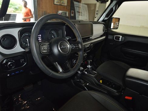 Used 2024 Jeep Wrangler Unlimited w/ Convenience Group AWD/4WD image 32