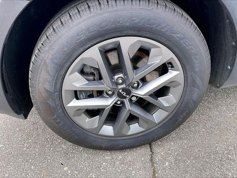 Used 2025 Kia Telluride LX FWD image 7