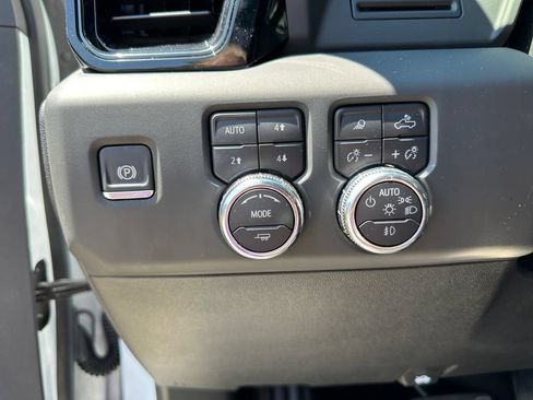 Used 2025 GMC Sierra 2500 AT4 AWD/4WD image 16
