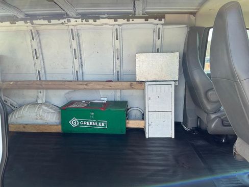 Used 2016 Chevrolet Express 2500 RWD image 27