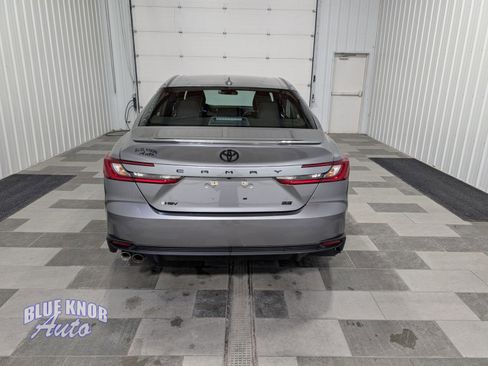 Used 2025 Toyota Camry SE image 3