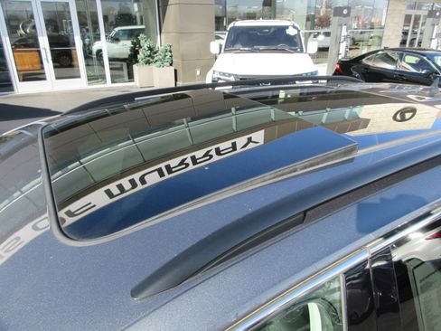 Used 2018 Volkswagen Tiguan SE w/ Panoramic Sunroof Package image 17