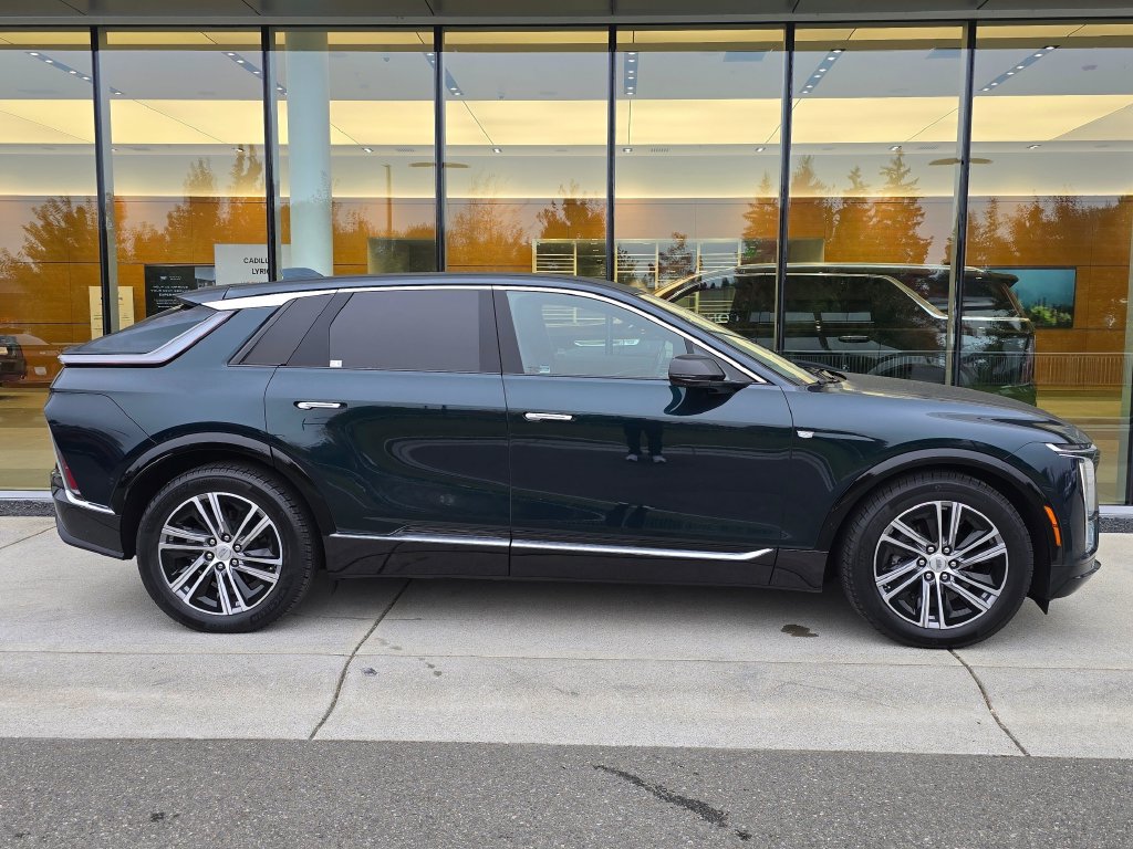 Certified 2024 Cadillac Lyriq Luxury AWD/4WD image 6