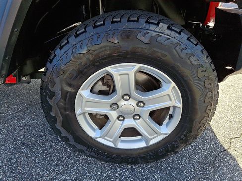 Used 2018 Jeep Wrangler Sport image 8