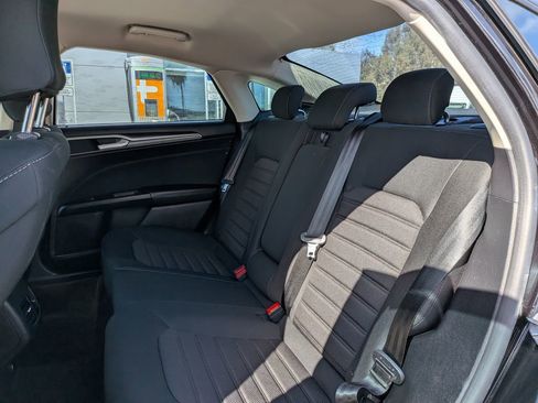 Used 2020 Ford Fusion SE image 23