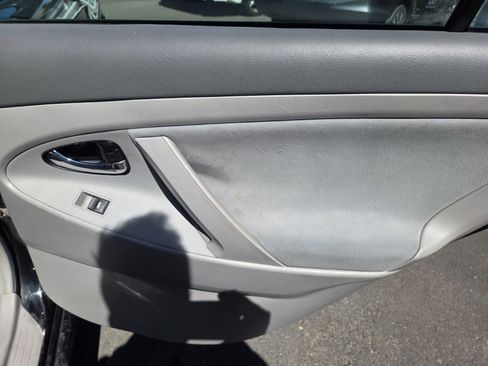 Used 2011 Toyota Camry LE FWD image 8