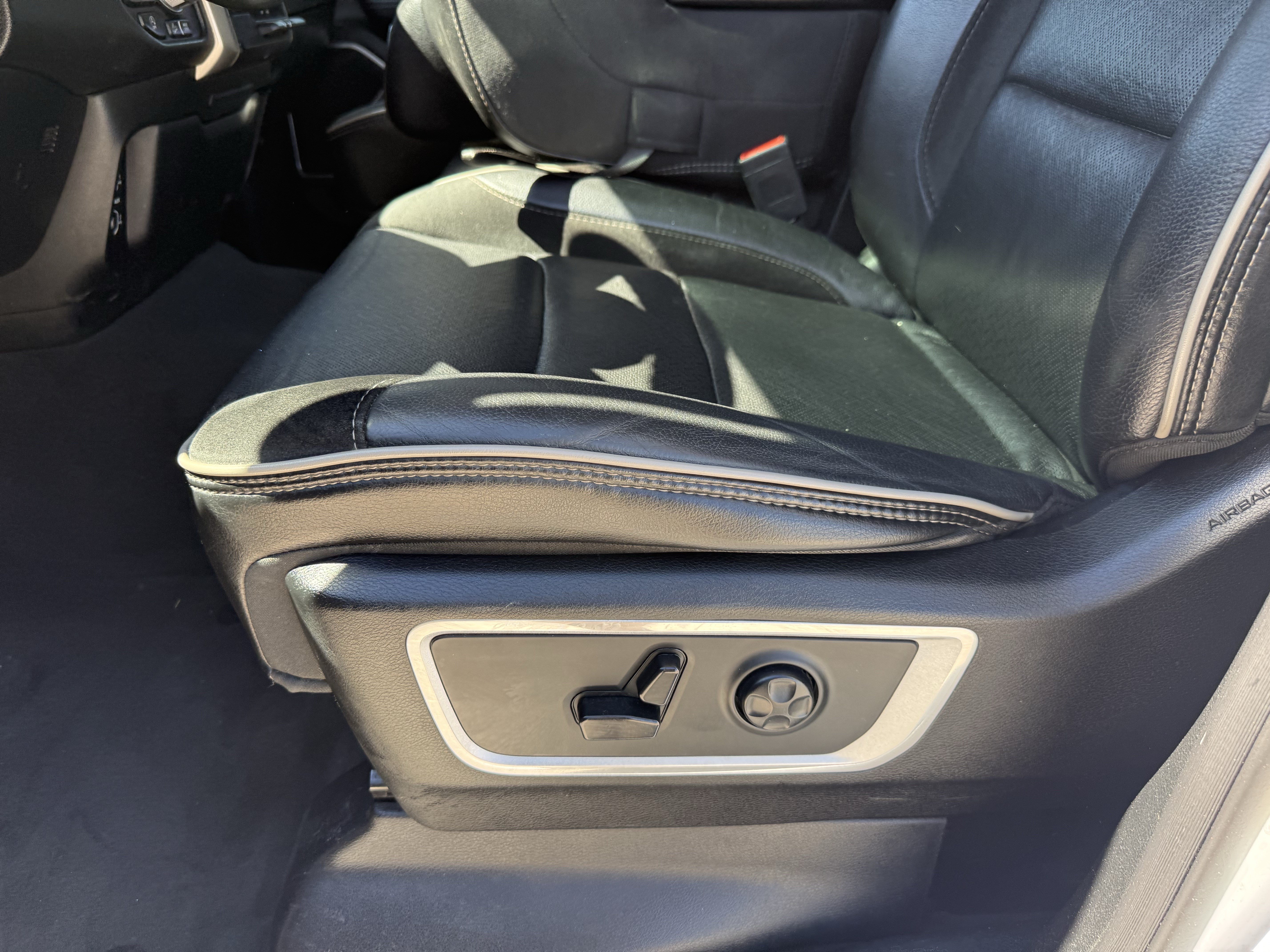 Used 2020 RAM 1500 Laramie w/ Off Road Group AWD/4WD image 28