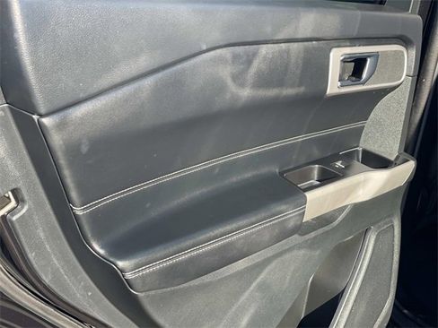 Used 2022 Ford Explorer XLT w/ Equipment Group 202A image 32