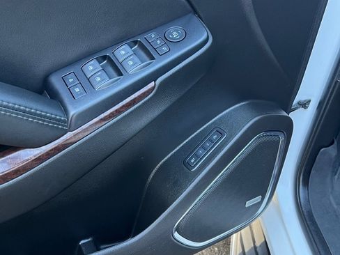 Used 2018 GMC Yukon SLT image 32