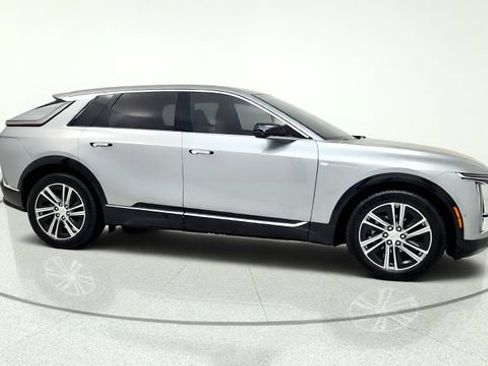 Used 2024 Cadillac Lyriq Luxury AWD/4WD image 10
