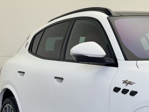Used 2024 Maserati Grecale Trofeo image 39