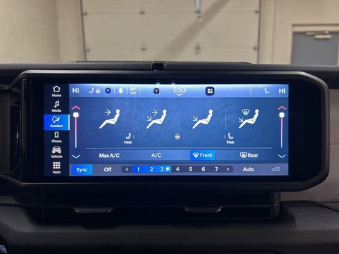 Used 2025 Jeep Wrangler Unlimited Sahara AWD/4WD image 11