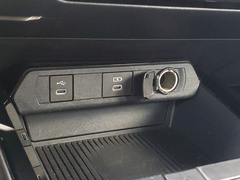 Certified 2024 Toyota Prius LE FWD image 29